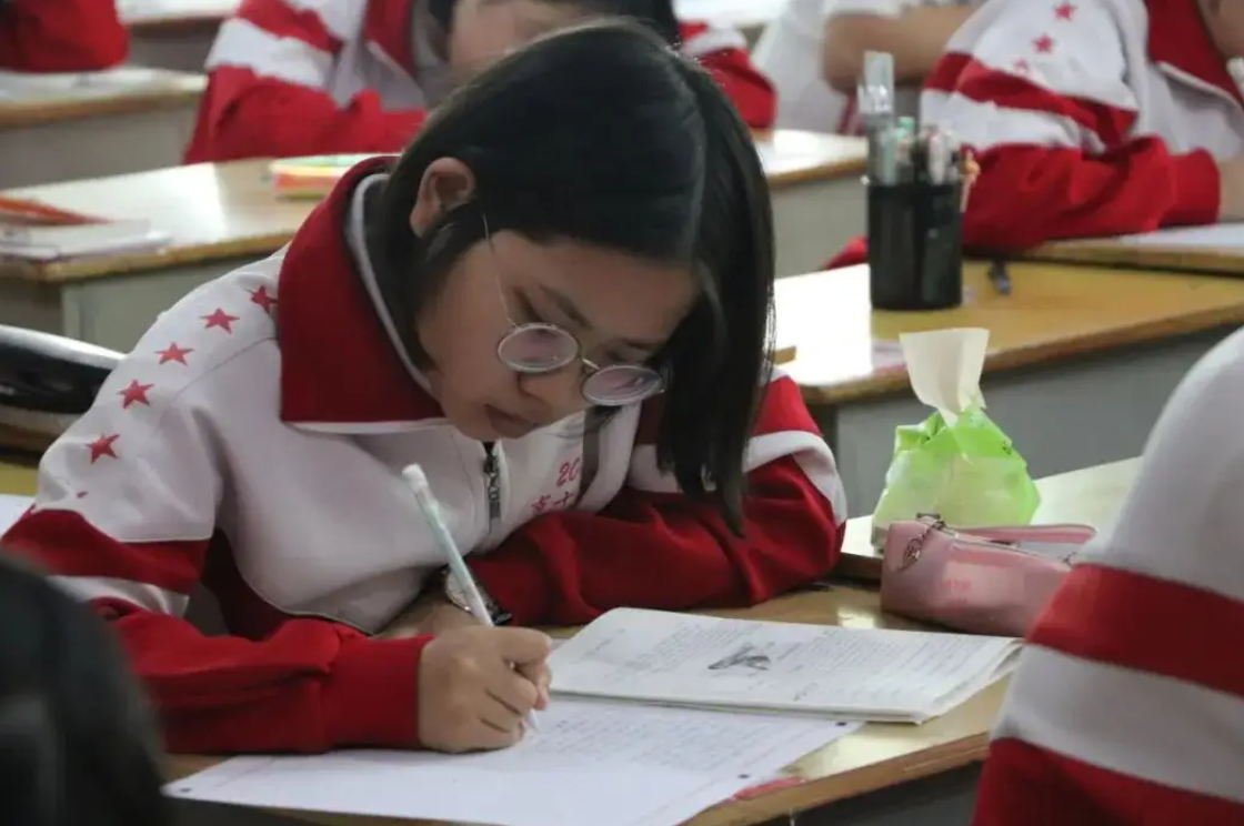 高考成绩VS模拟成绩，两者之间相差多少？答案可能与你想得不一样