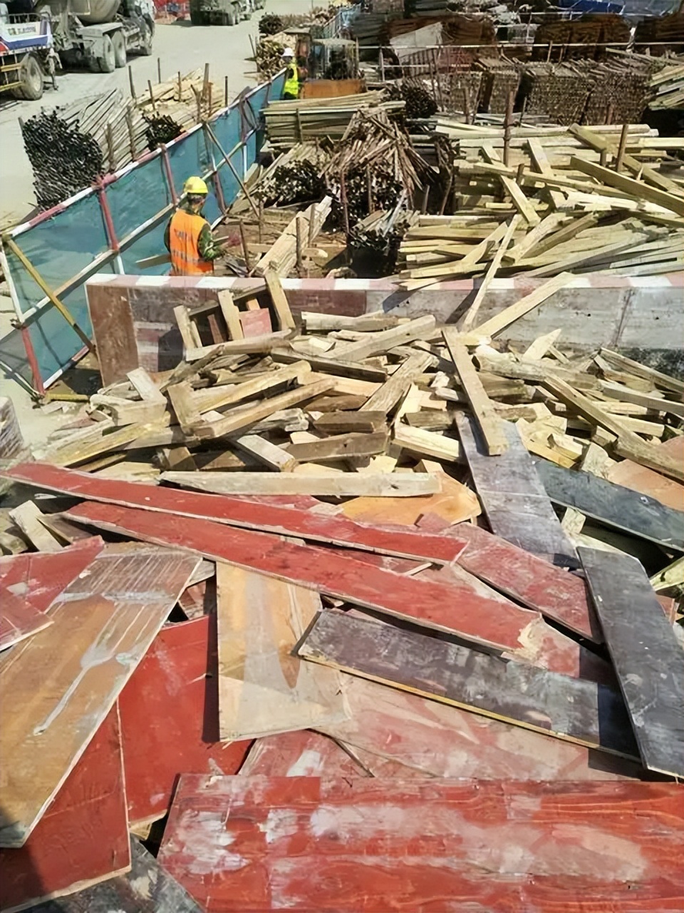 浅析：废旧木料再利用，加工成复合木方，解决木材资源的浪费问题
