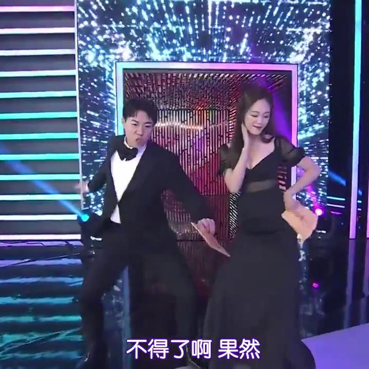 2021SBS演艺大赏红毯，女明星流行穿低胸长裙，身材一个比一个好