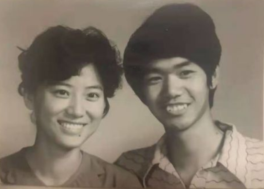 13年前，江苏19岁美女爱上大20岁大学老师，为爱不惜断绝父女关系