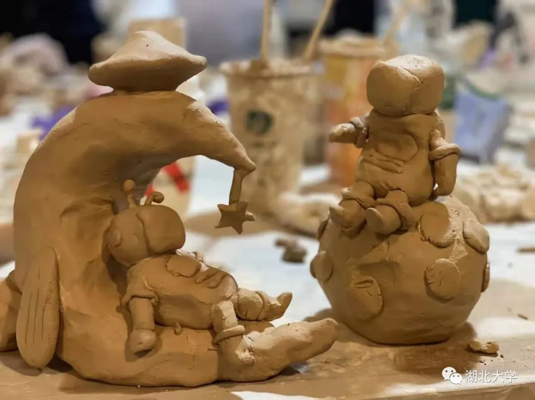 大学课程：品酒、爬树、陶艺、太极剑、飞镖、陕北秧歌...羡慕了