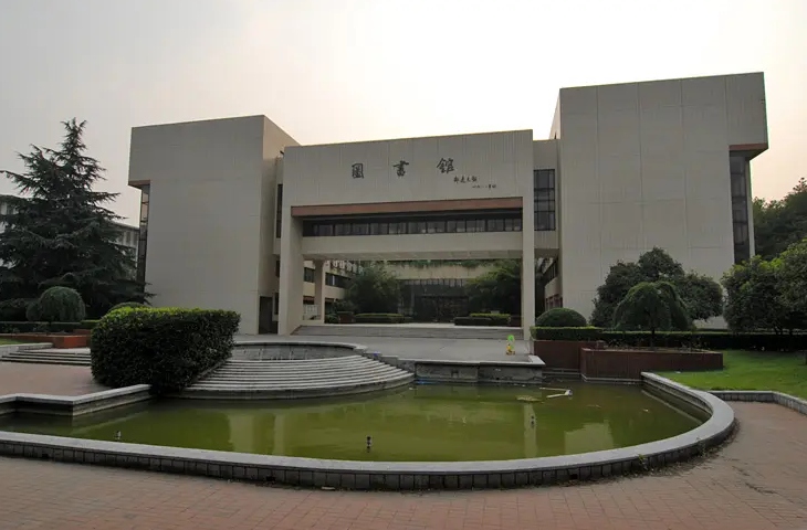 “有钱就是豪横”，这所大学有37个食堂，爱“干饭”的学生别错过