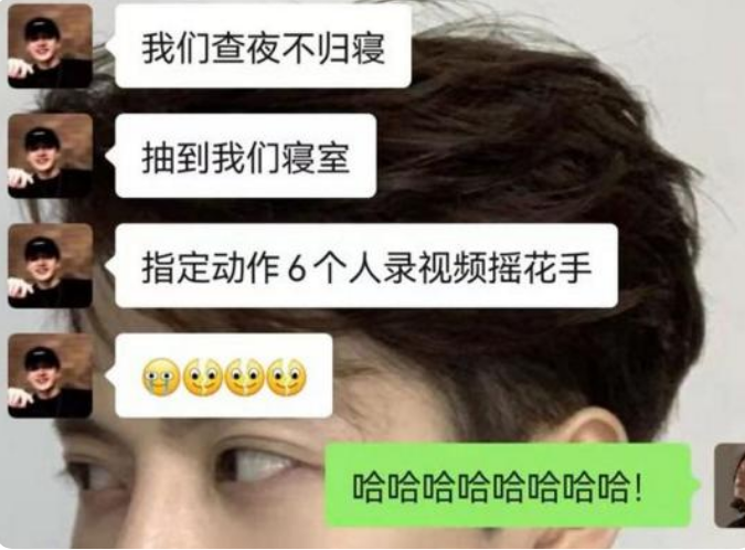 辅导员查寝新招数，学生按照指定动作拍照，学生感叹姜还是老的辣