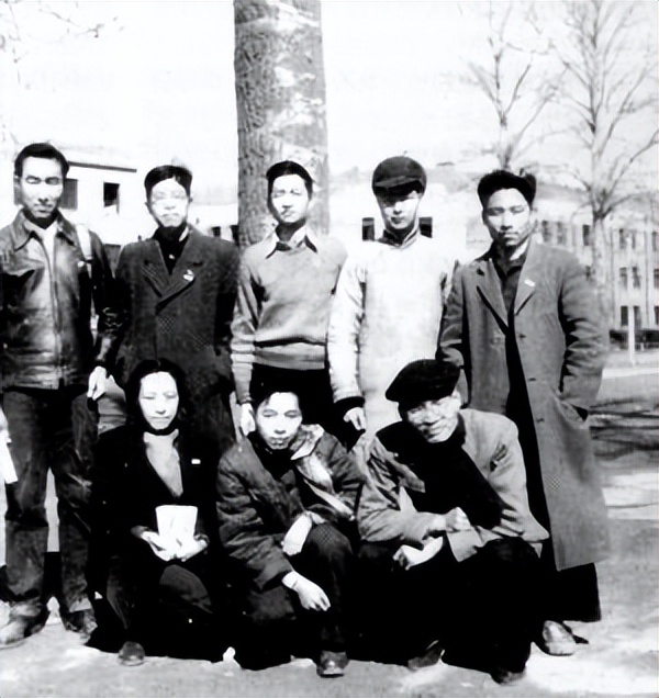 1950年，儿子差两分无缘清华,母亲坚持复查考卷,卷上11字看呆母亲