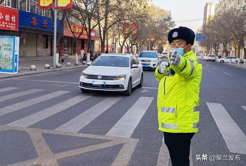 學黨史悟思想辦實事開新局皋蘭交警你推車的樣子真帥