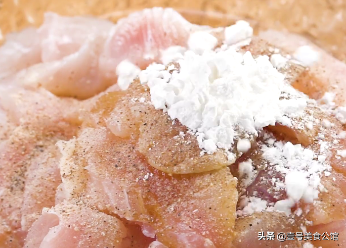 鲜嫩味美的油泼鱼片，操作简单，微辣又解馋，家人爱吃的美食