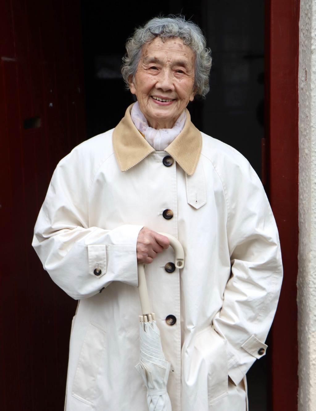 時髦的女人，從不在乎年齡！這位90歲的奶奶成了「穿搭偶像」