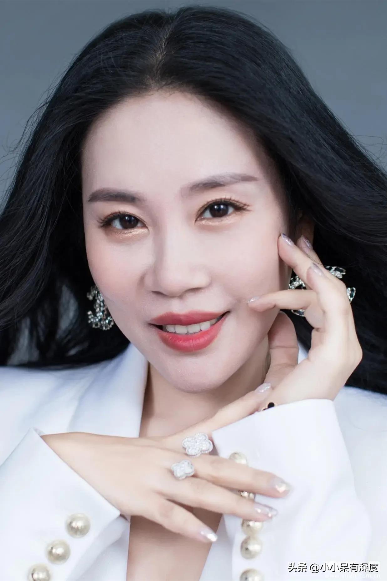 歌手门丽的真名叫什么?她的个人感情,也被网友深扒,她老公是谁