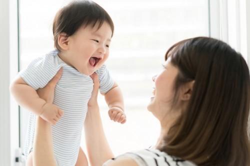 婴儿肚子大鼓鼓的正常吗（新生儿出生百天内）