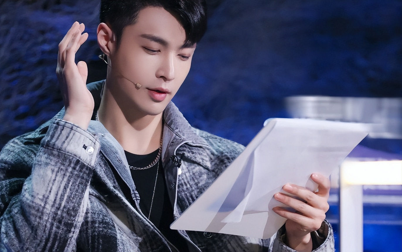 张艺兴编曲水平比作曲水平高，未来无限大，能力还在不断地提升