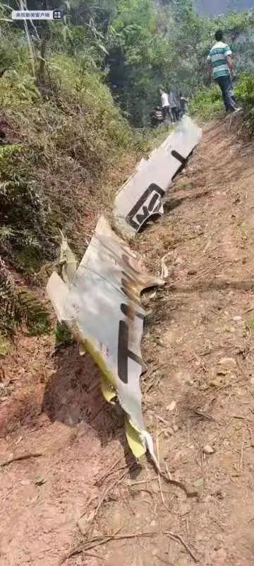 心痛！MU5735空姐丈夫得知飞机出事，一句“你等我”让人瞬间泪目