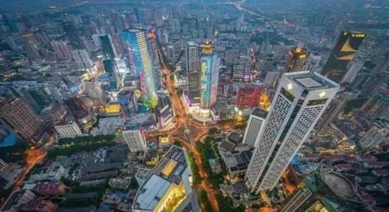 刮目相看！中考模拟考试作文参考范文《跳出刻板印象的藩篱》