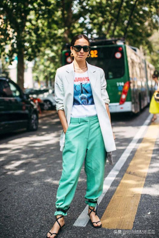 有气质的女人，夏天再热也不会穿拖鞋！瞧陈数、董卿这样穿有多美