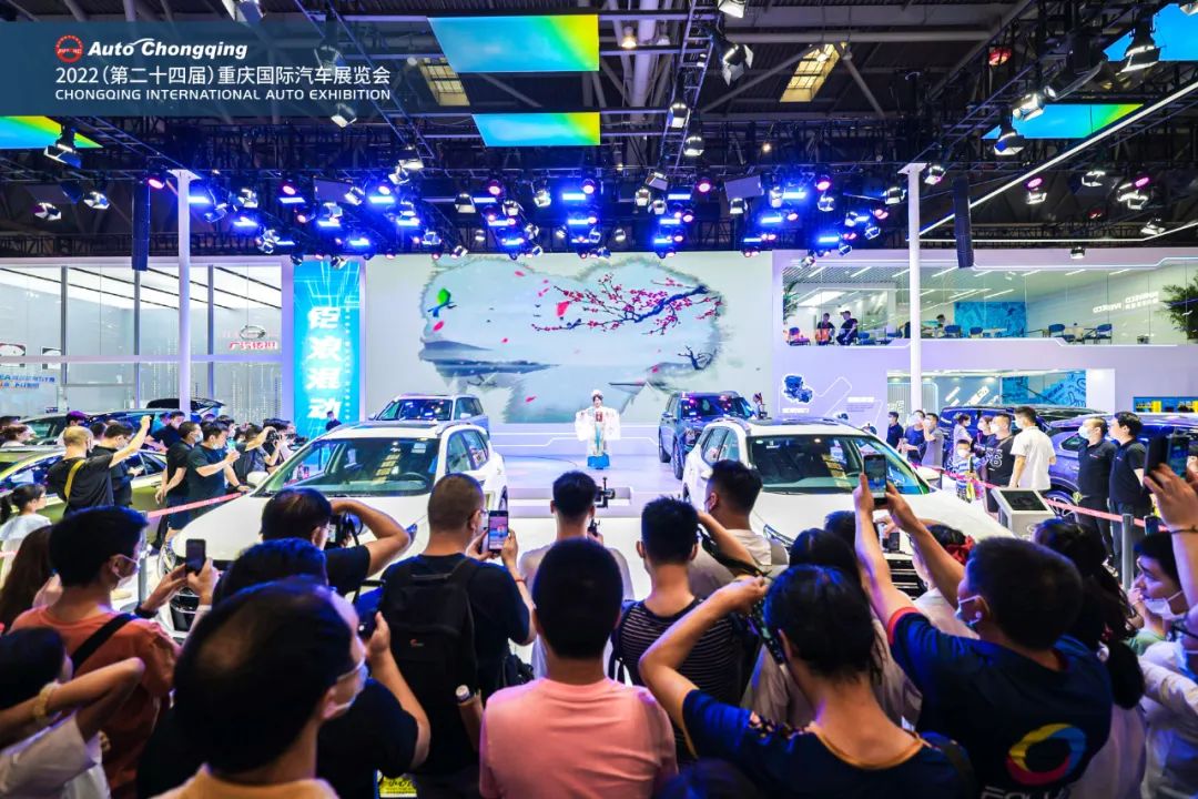 重庆车展第二天，带你看最炫最潮的展台，不看车不买车也有新玩法