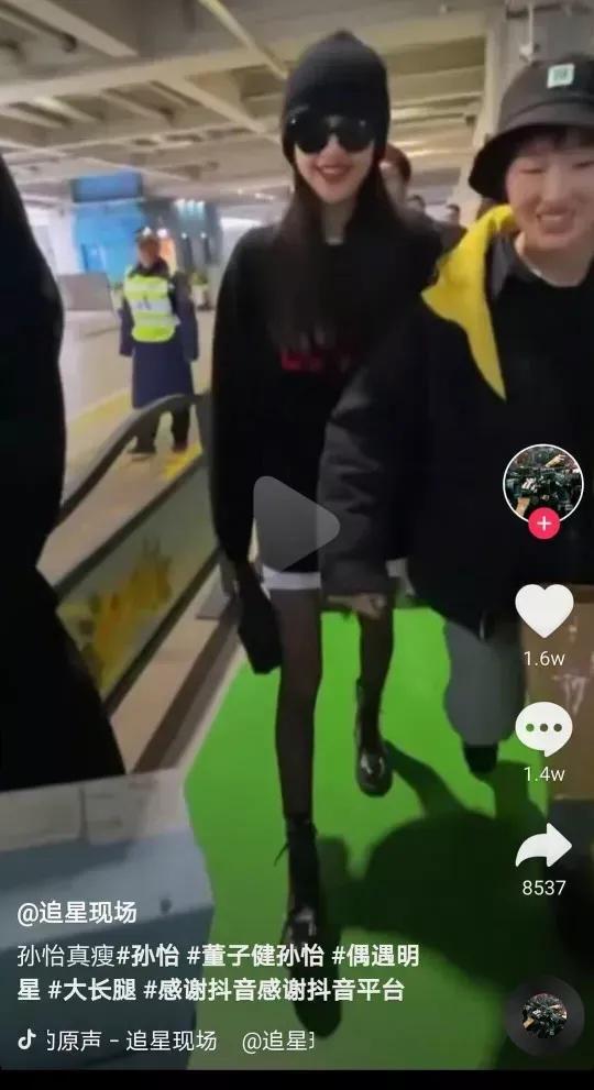 辣目洋子腰上一圈白花花的肥肉，让多少女孩惊醒，漂亮和体重无关