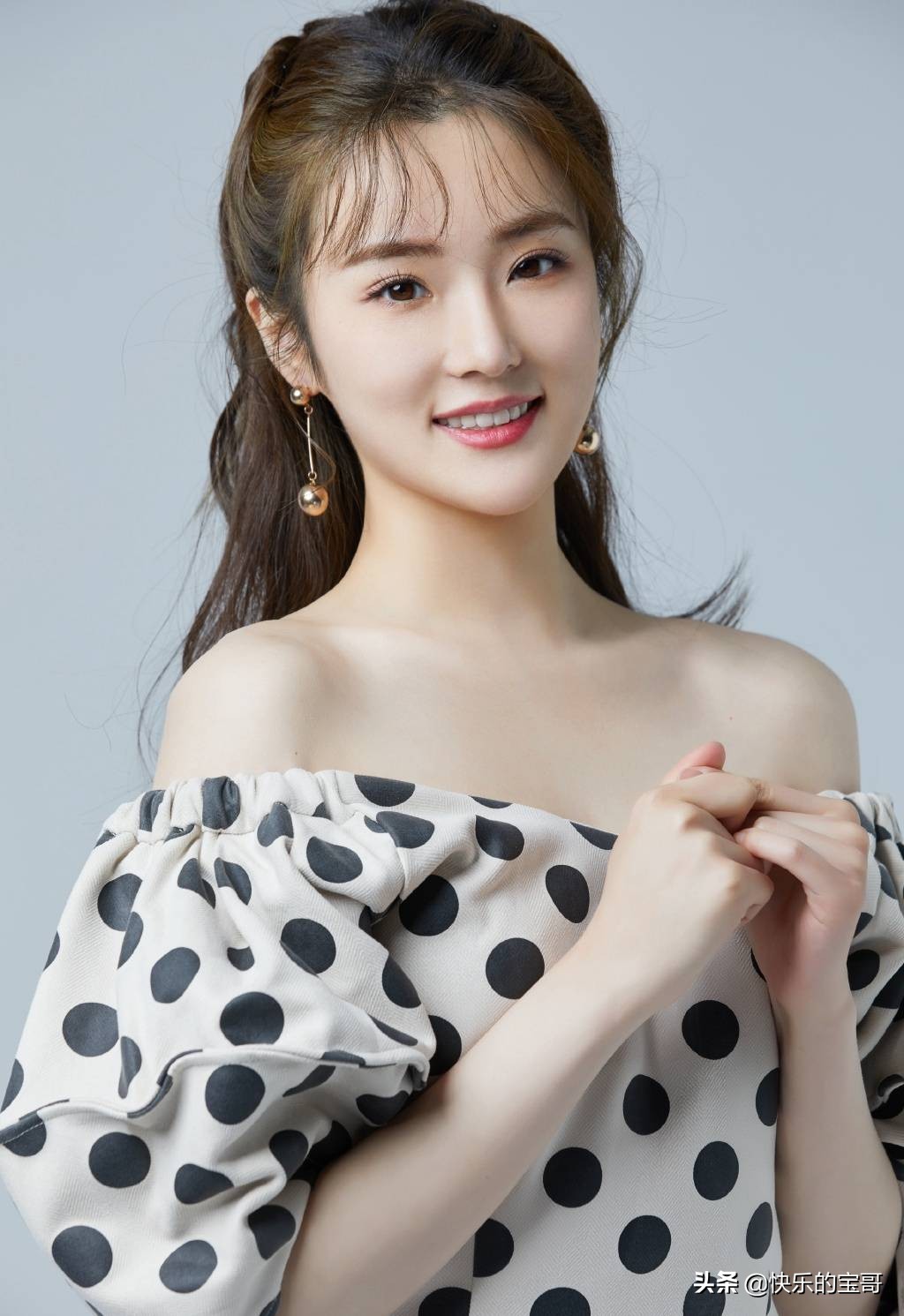 张凯丽的女儿,张可盈漂亮的美照