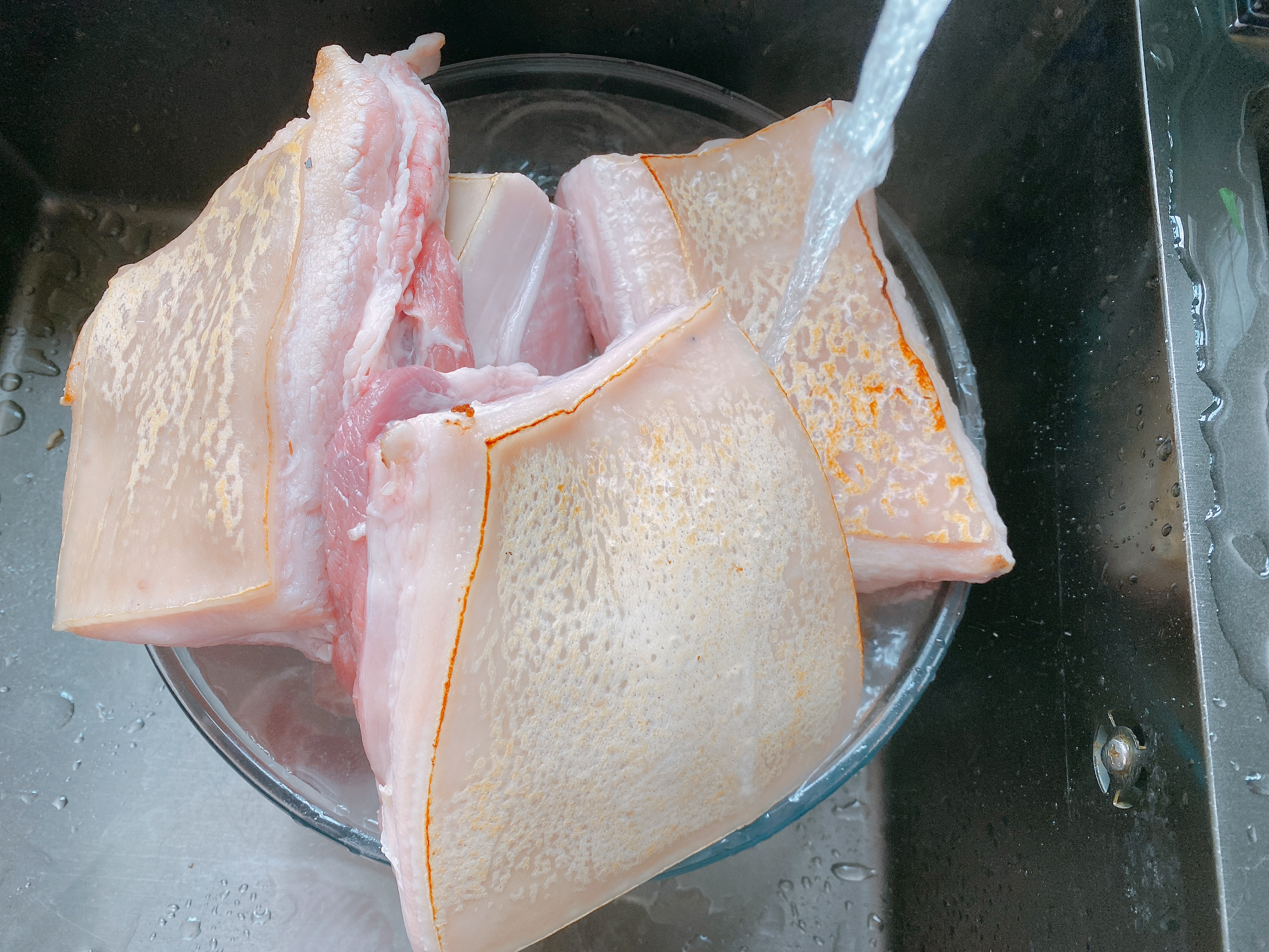 年夜饭硬菜之梅菜扣肉，5个重点，表面起虎皮，肥而不腻入口即化