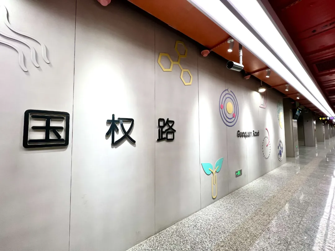 “最美车站”现身，2022上海网红打卡圣地，乘着地铁去旅行...