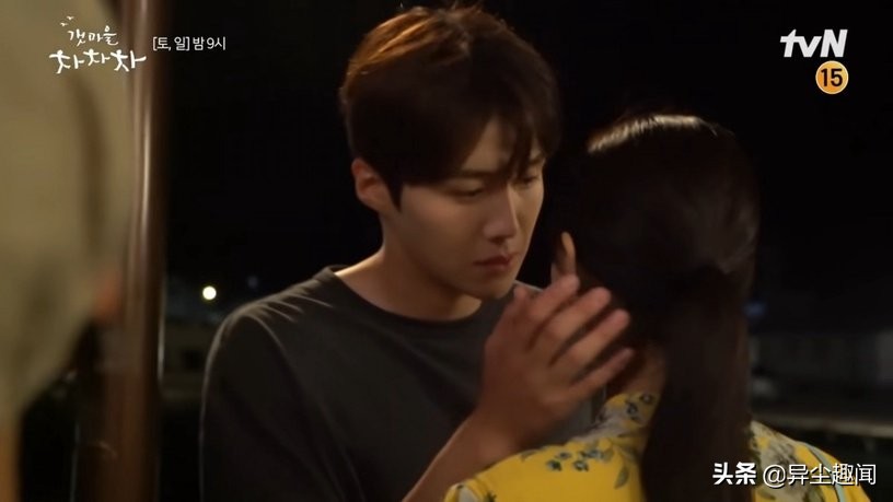 韩剧高甜吻戏幕后！《僵尸校园》班长秀赫吻17次