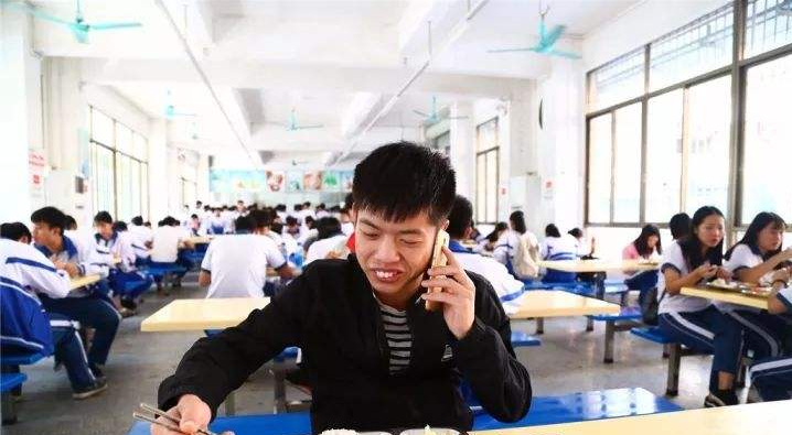 广东小伙初中毕业上职高，19岁靠砌墙成世界冠军，却拒绝百万年薪