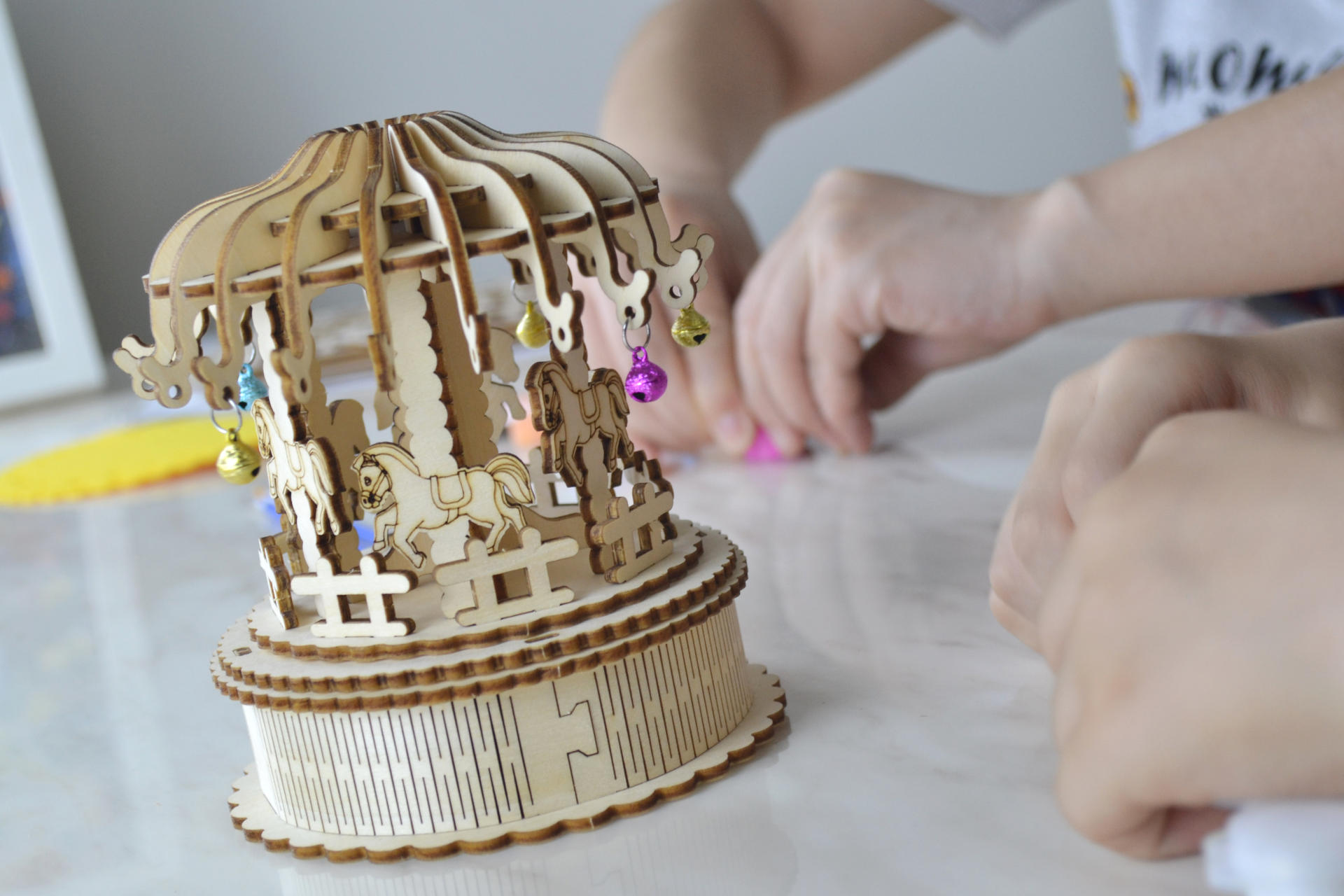 乐趣无穷 亲子互动和萌宝一起 玩玩当当狸旋转木马八音盒