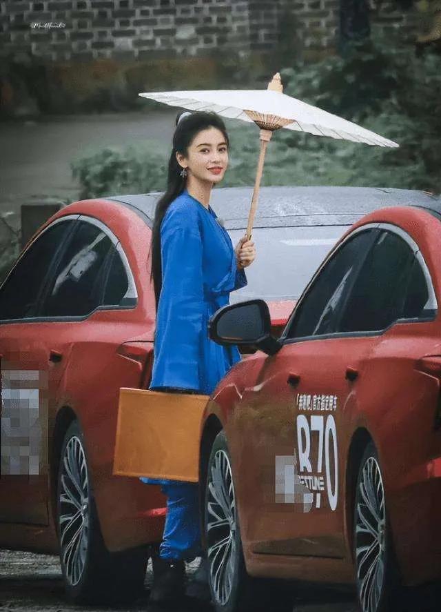 《奔跑吧》中的Angelababy和白鹿小姐姐是两种不同的风格哦