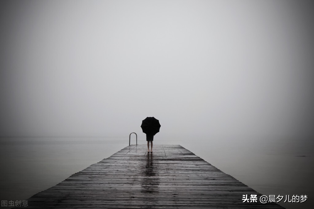 "寂寞的悲伤句子"很累,痛苦与孤独是最好的解决办法