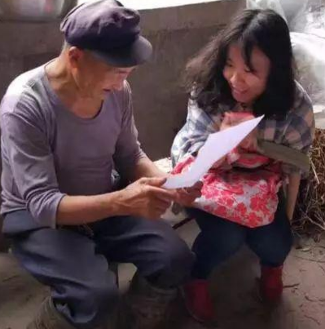 2018年,四川老汉到教育局,含泪跪求查孙女高考试卷：不信只有47分