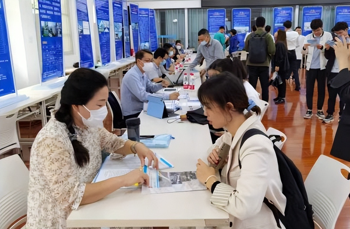 上海储备人才要求已公布，30所高校榜上有名，东北985无一在列