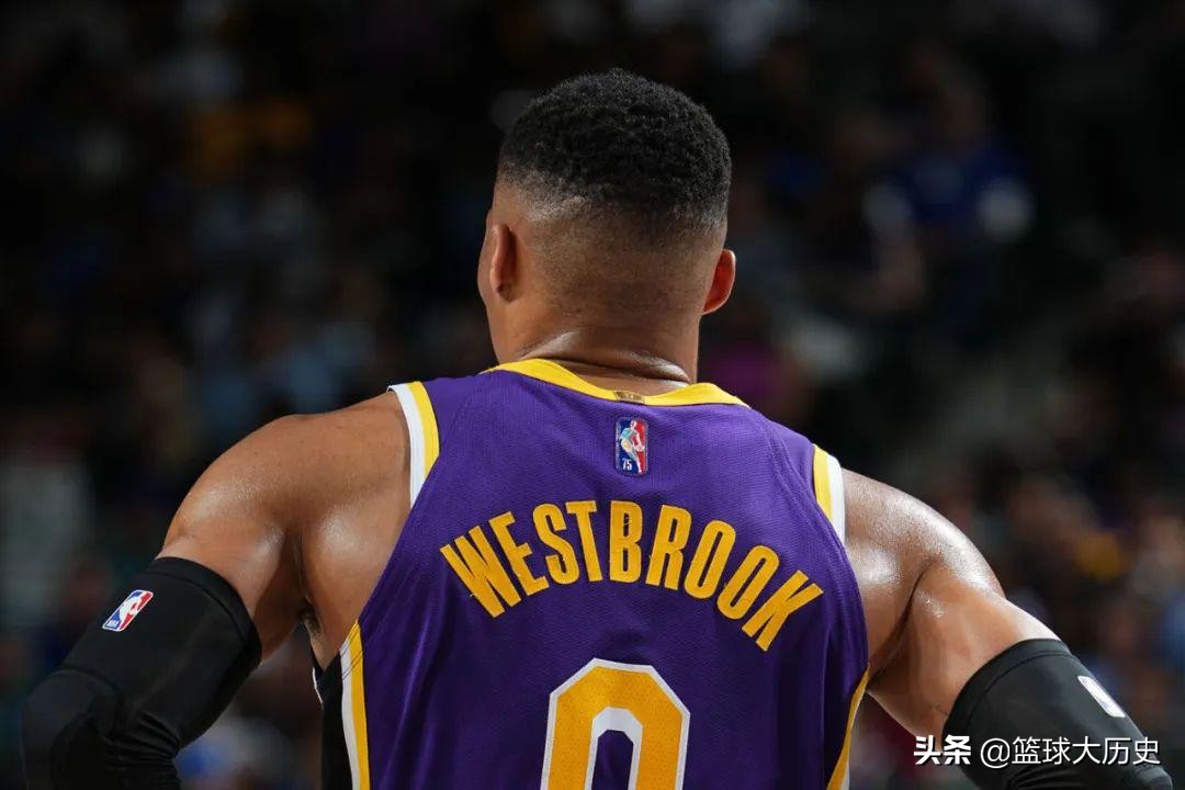 nba替补席为什么不许笑(打替补？这一次，威少也笑了)