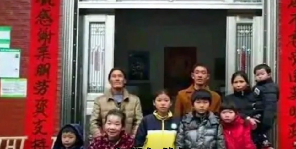 女学霸712分考入人大，毕业后嫁入农村生育六个孩子，靠低保度日