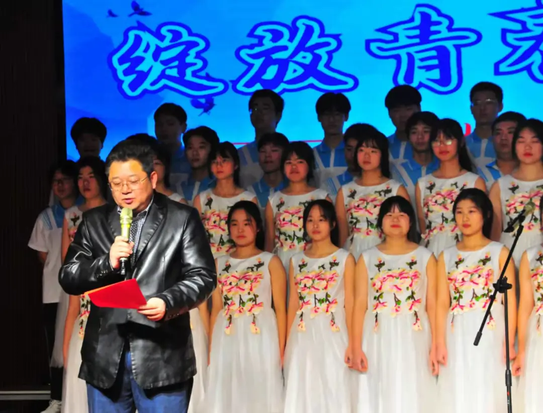 湘潭市三中举行第21届校园艺术节暨庆元旦迎新年文艺汇演活动