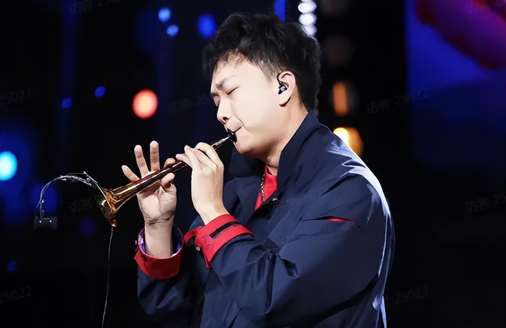 川子:用唢呐打破"传统",被国外歌手点赞,央视都收藏他的视频