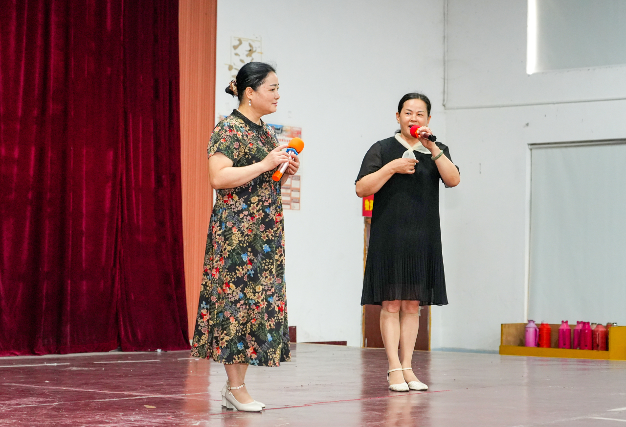 南浔开发区（东迁街道）开展“绘党旗，唱红歌”主题活动