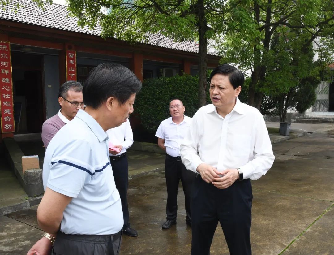 李万千在洪江市调研时指出 积极担当作为突破创新 奋力建设现代化新洪江