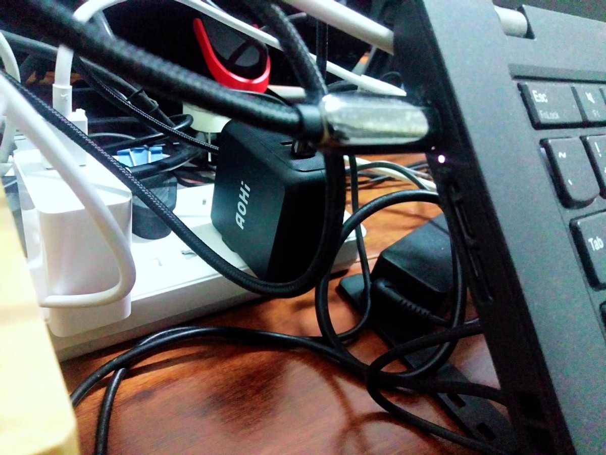 Aohi Magcube 100W氮化镓|饼干大小的100W快充，让你工作生活两不误