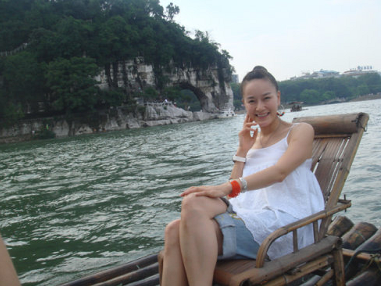 石爻：从主持人到知名演员，怀感恩之心，与圈外丈夫低调生双胞胎