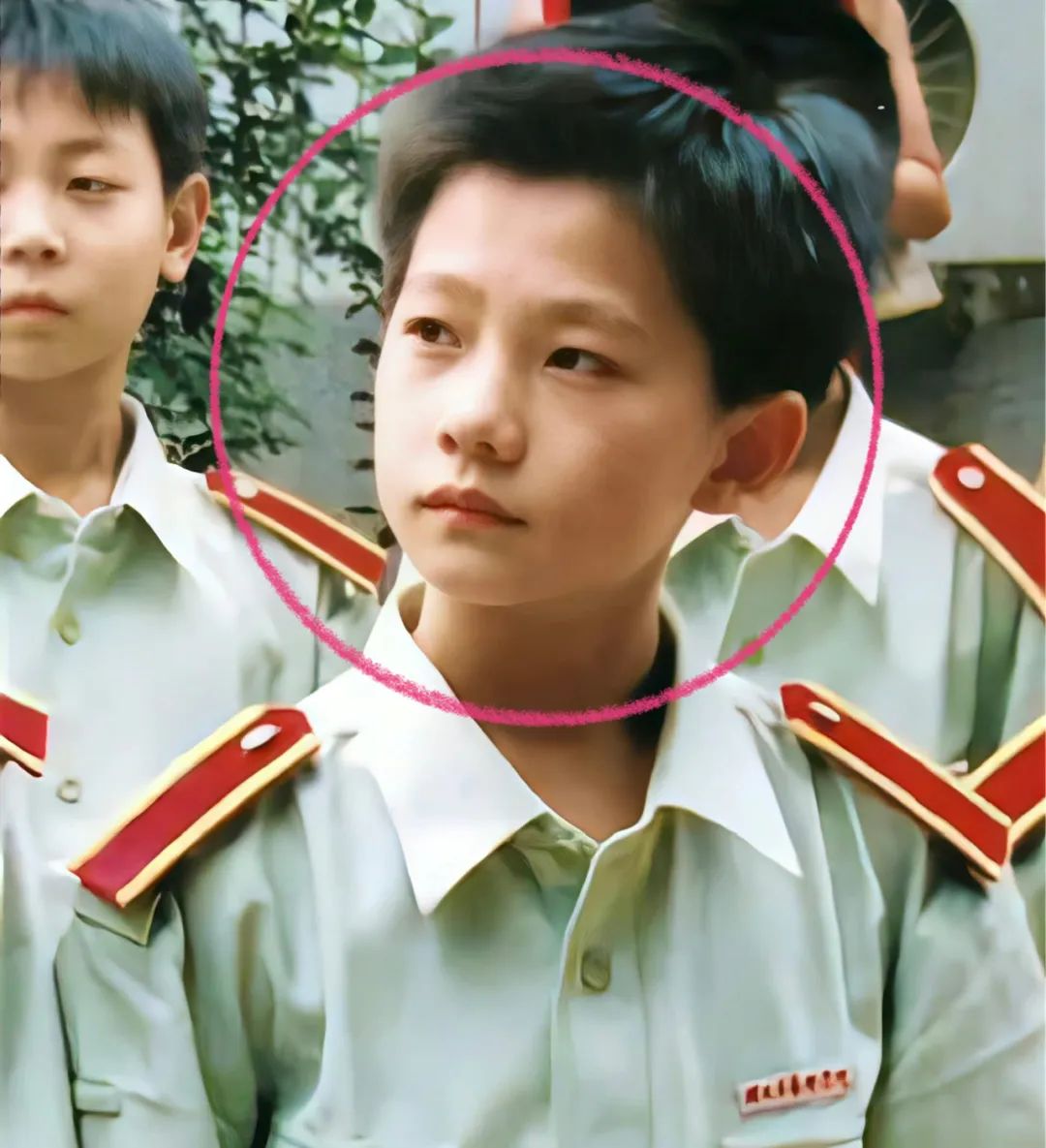 8位明星童年照曝光,肖战完全认不出,杨幂和关晓彤从小美到大