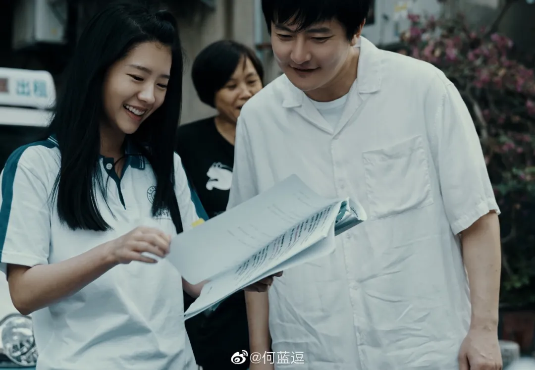 李小满「火」了，何蓝逗不愧95小花潜力股