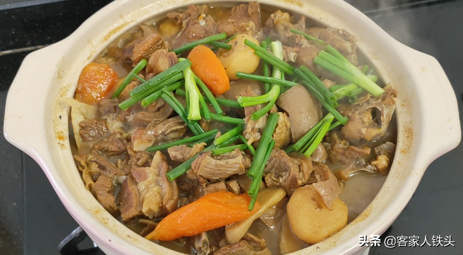 广式羊肉煲正宗做法，掌握好关键一步，皮爽肉香味美，越吃越过瘾