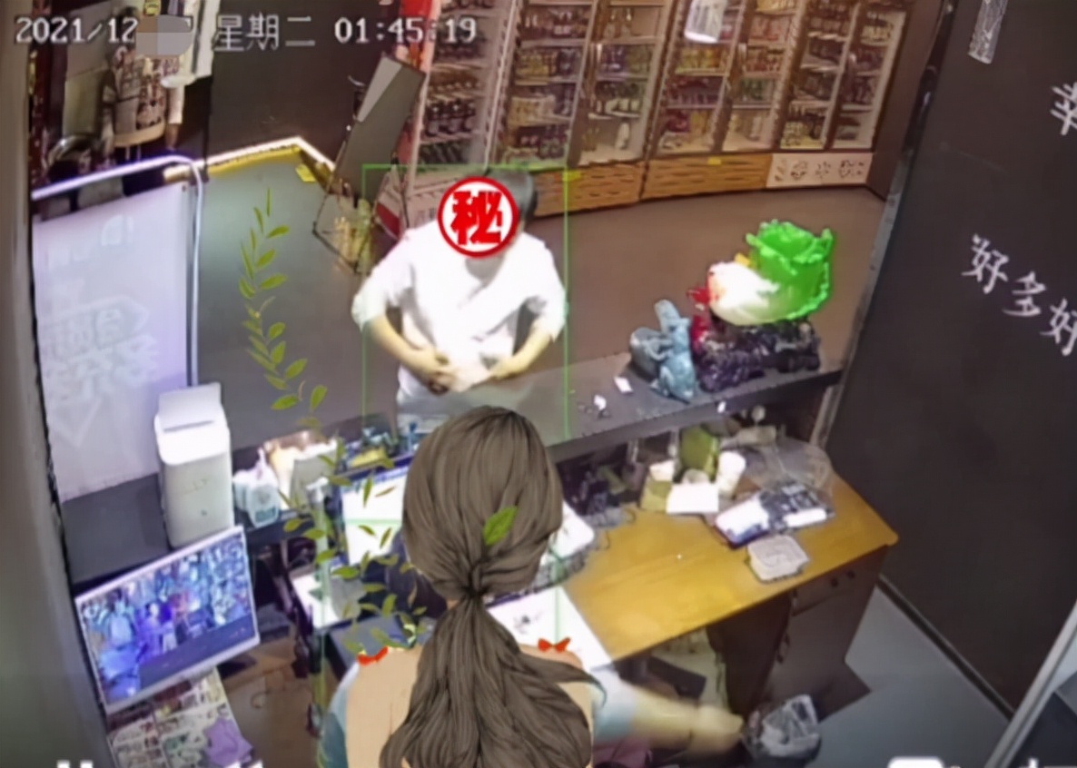 坐拥600万粉男吃播，以探店为由拒绝买单，“白冰”无辜背锅