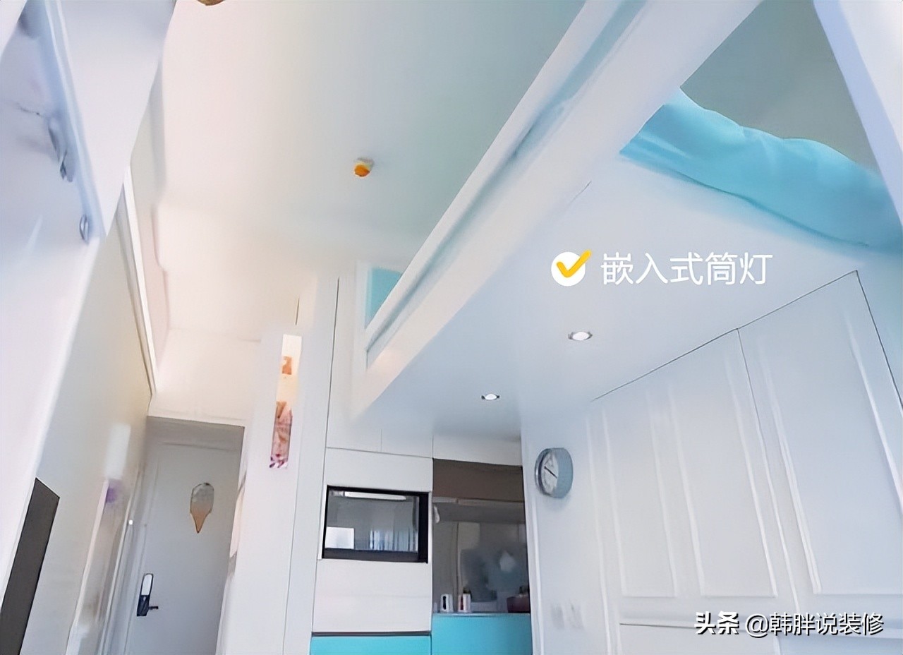 90后夫妻，花光积蓄只能在香港买12㎡蜗居，天天享受高铁卧铺待遇