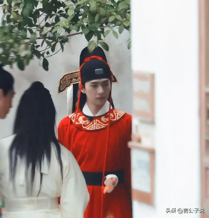 穿红衣古装帅成神的7位男星，有人气质冷艳，有人被请求焊在身上