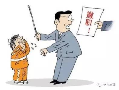 学生无德，去宿舍偷拿同学零食，老师无情，体罚打骂被学校开除