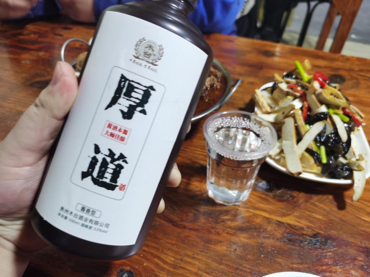 拿五粮液请客很丢人？行家：贴牌酒当然丢人，教你3招免交智商税
