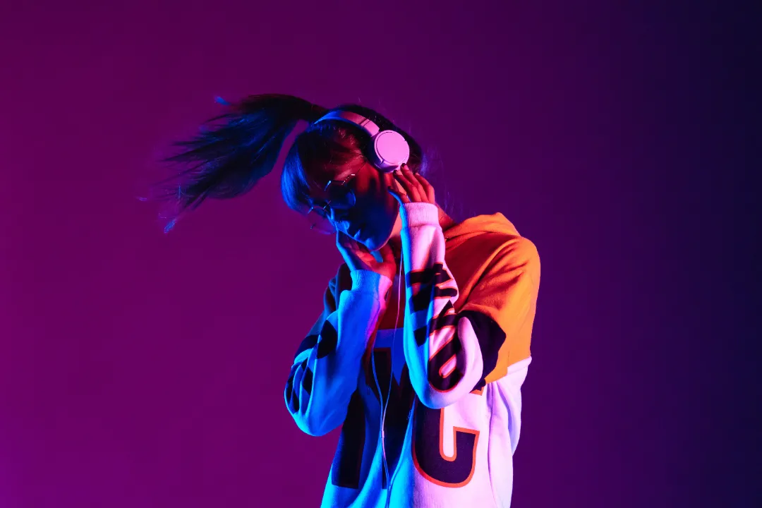 年度十大劲歌金曲榜单引全网热议，网友质疑评选标准与热度不符