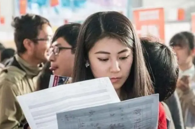 大学生迎好消息，就业协议不再与毕业证“挂钩”，应届生举手支持