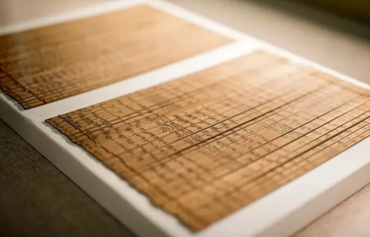 2008年，清华大学破译战国竹简，揭开了甲骨文百年谜团