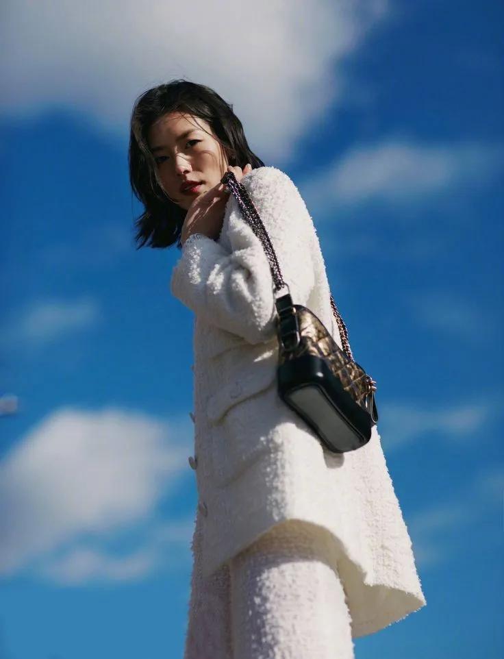 刘雯与井柏然牵手，这张亚洲面孔在秀场，杂志，奢侈品获誉无数