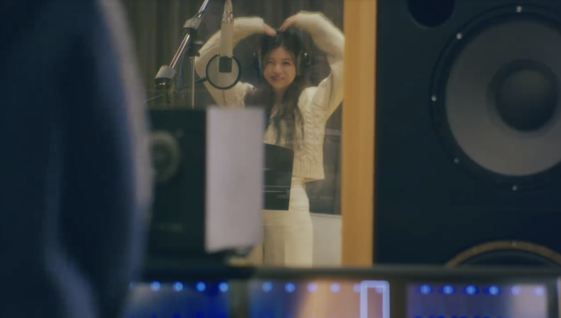 陈妍希发布新歌mv，儿子正脸首次曝光，小星星眉清目秀像爸爸陈晓